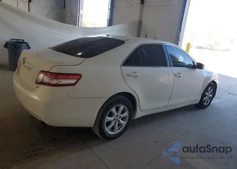 2011 Toyota Camry Base z USA, uszkodzony, nr VIN 4T4BF3EK3BR125476